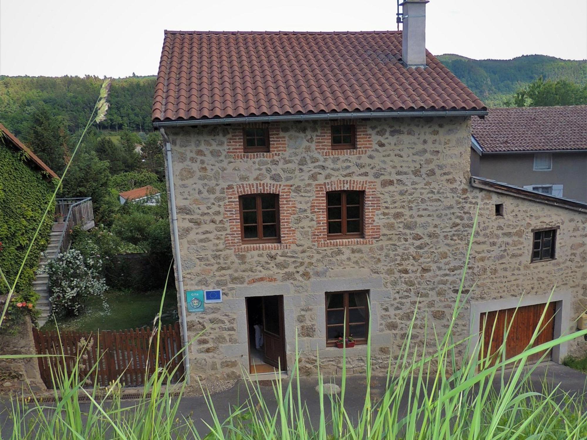 Charmante Maison De Ferme Avec Cour Fermee, Proche Loisirs Et Nature - Fr-1-582-191 Villa Aurec-Sur-Loire Bagian luar foto